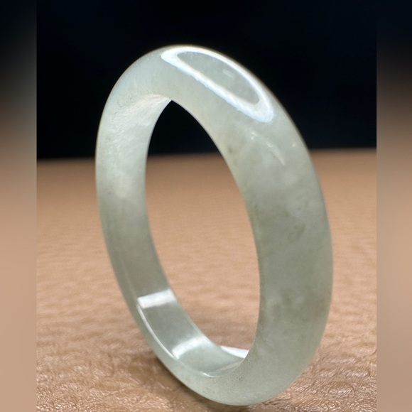 SIZE  10 NATURAL MYANMAR LIGHT GREEN COLOR JADEITE JADE RING,THICKNESS-4.3x2.8mm - Picture 2 of 8